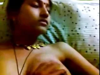Curve filme porno online cu super fierbinte matusa desi deget