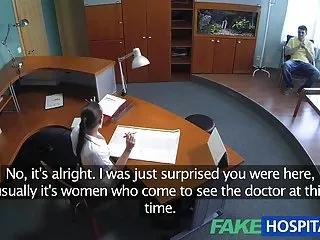 Asistenta Sexy tratează pacienții greu birou sex fals hub