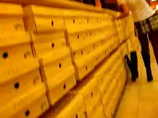 Fără culotte dans le magazin de cizme sub o fusta cu nr. video porno tineri frumuseti